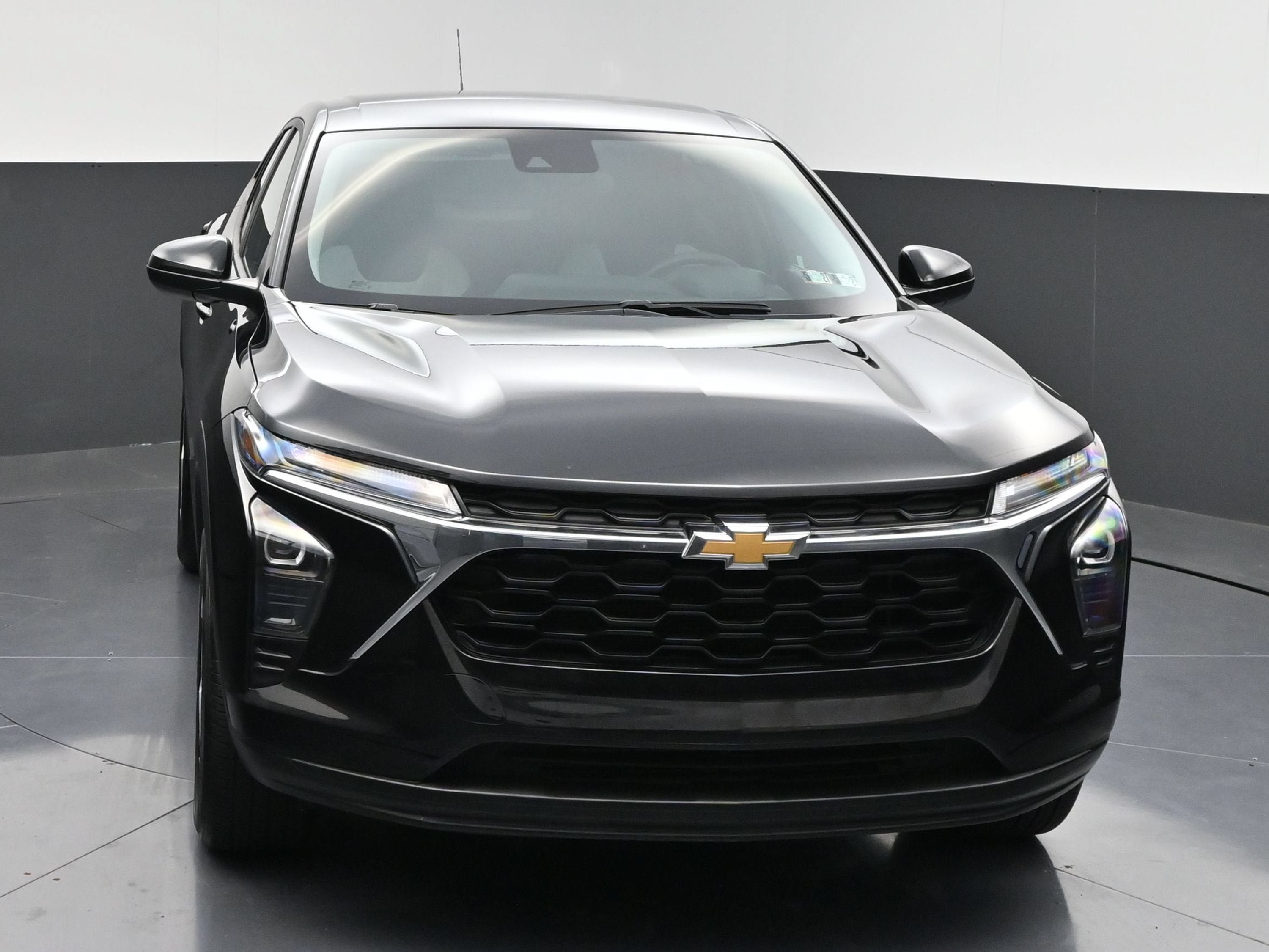 Certified 2025 Chevrolet Trax LS w/ LS Convenience Package FWD image 2