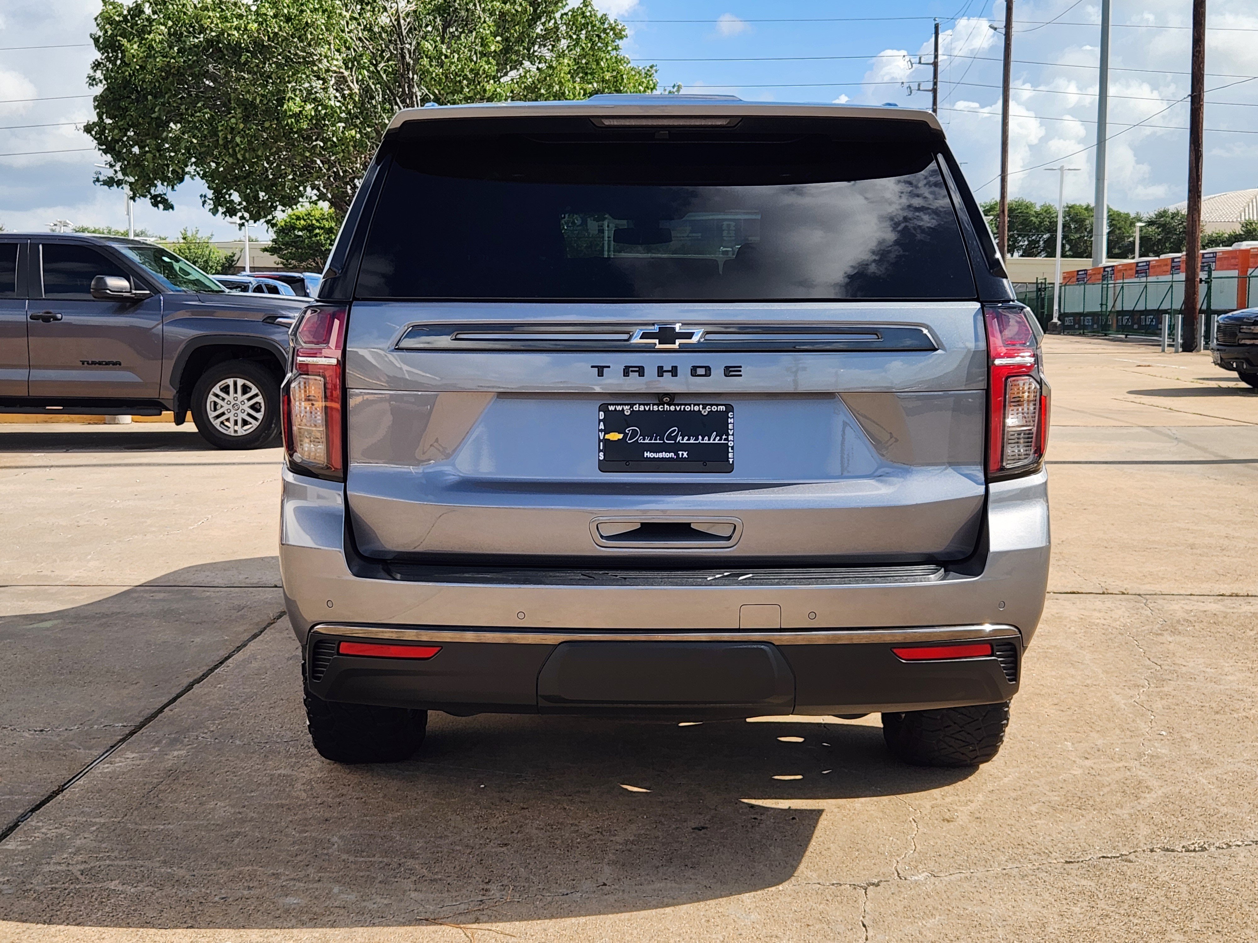 Used 2022 Chevrolet Tahoe Z71 w/ Z71 Off-Road Package AWD/4WD image 7