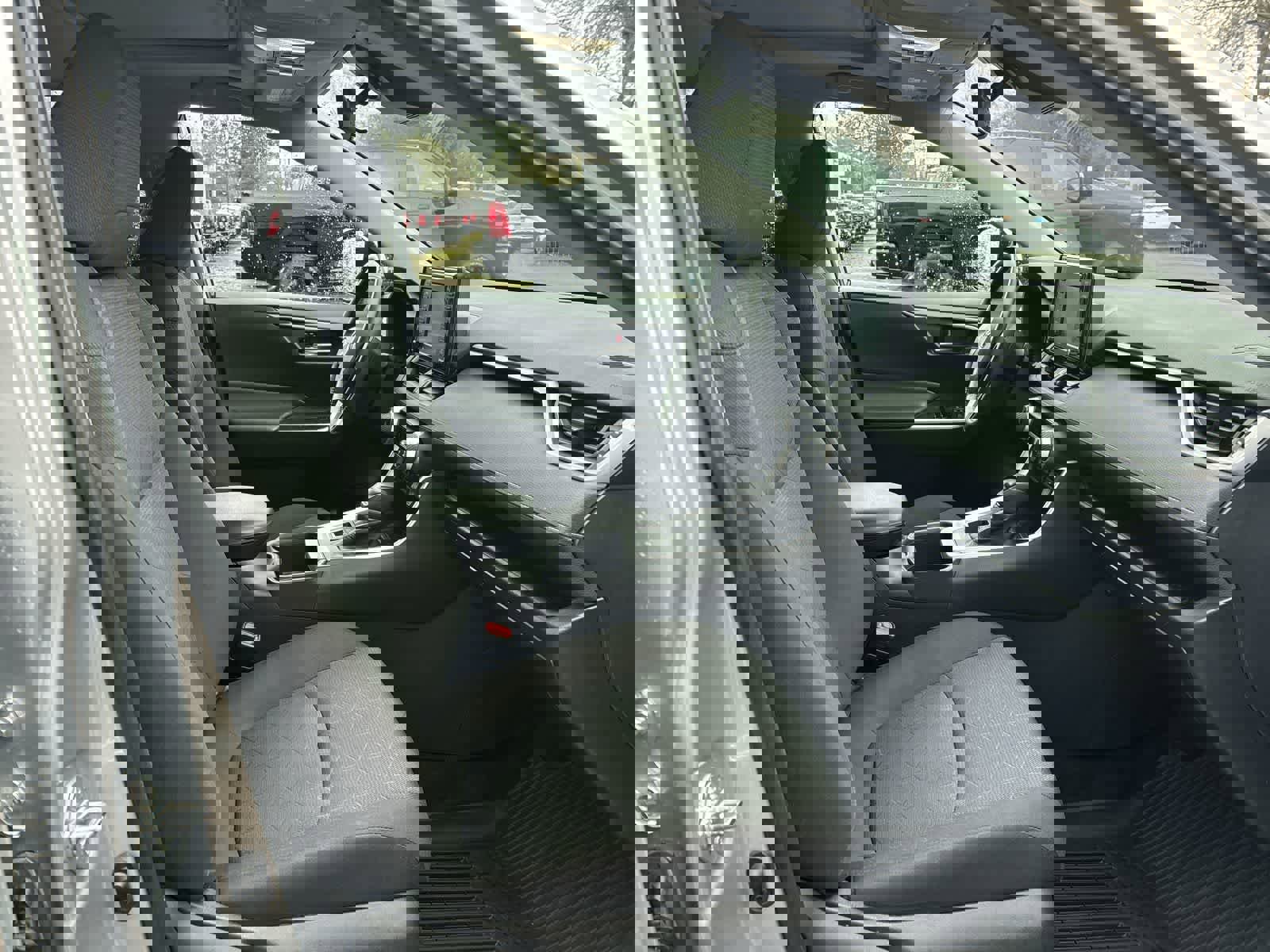 Used 2022 Toyota RAV4 XLE image 4