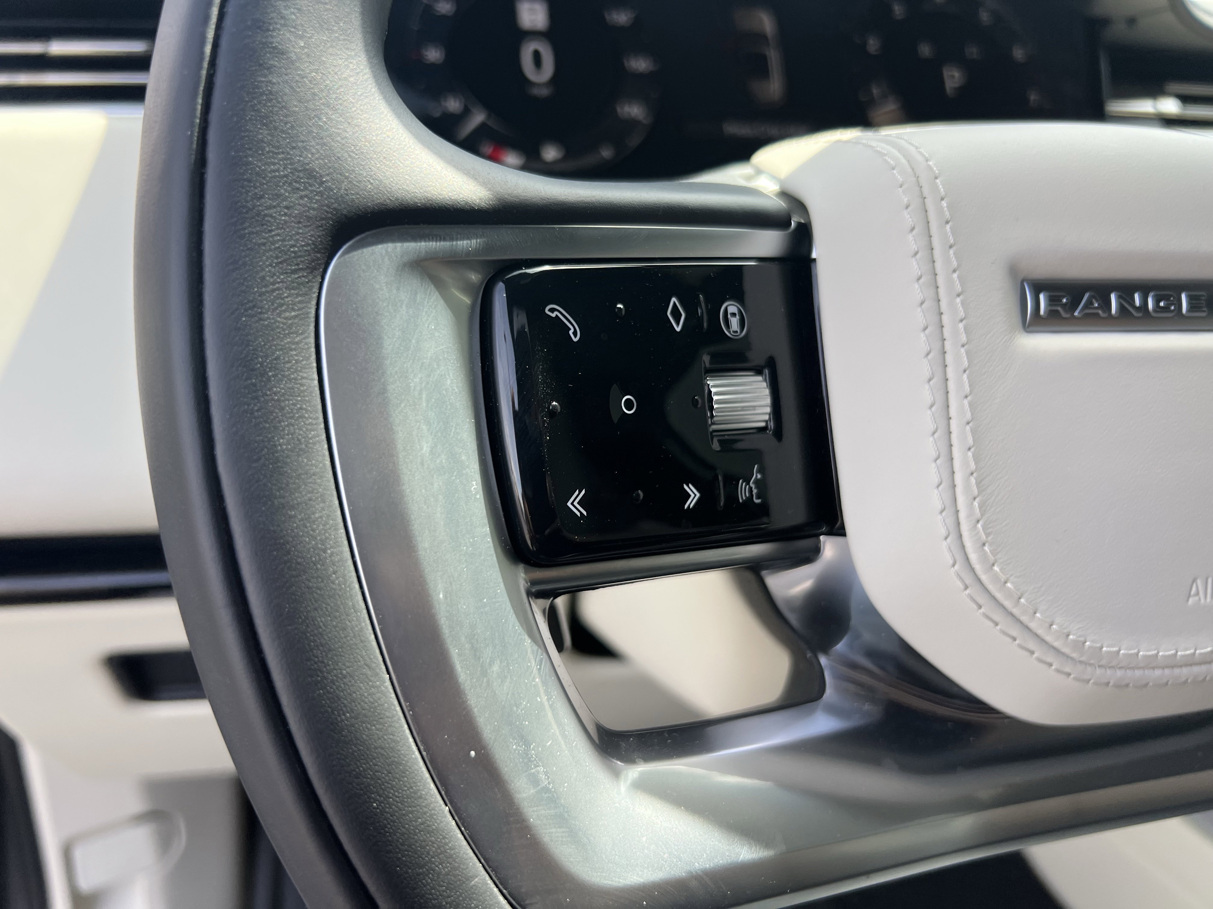 Certified 2024 Land Rover Range Rover SE image 20