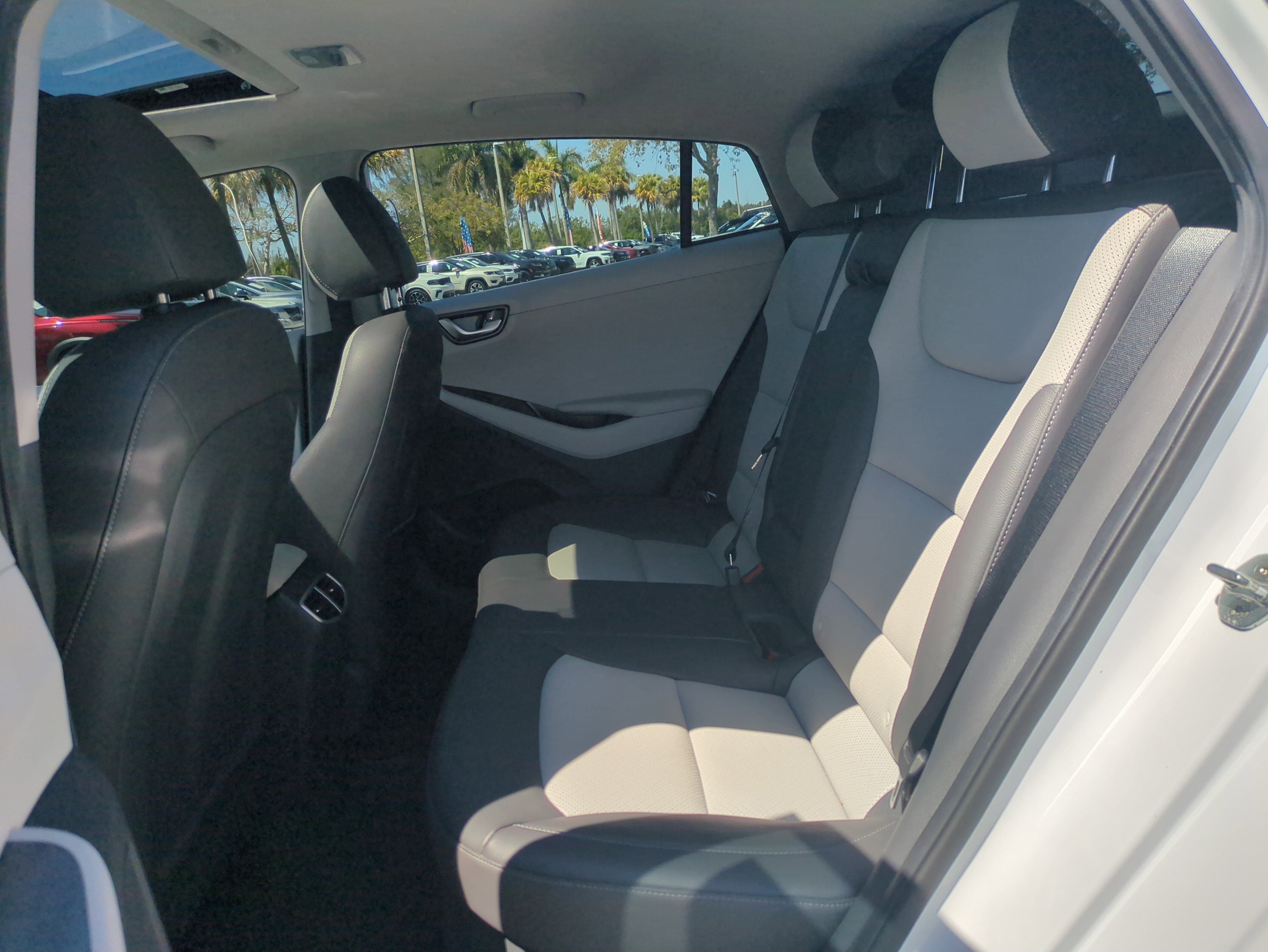 Used 2020 Hyundai Ioniq Limited image 15