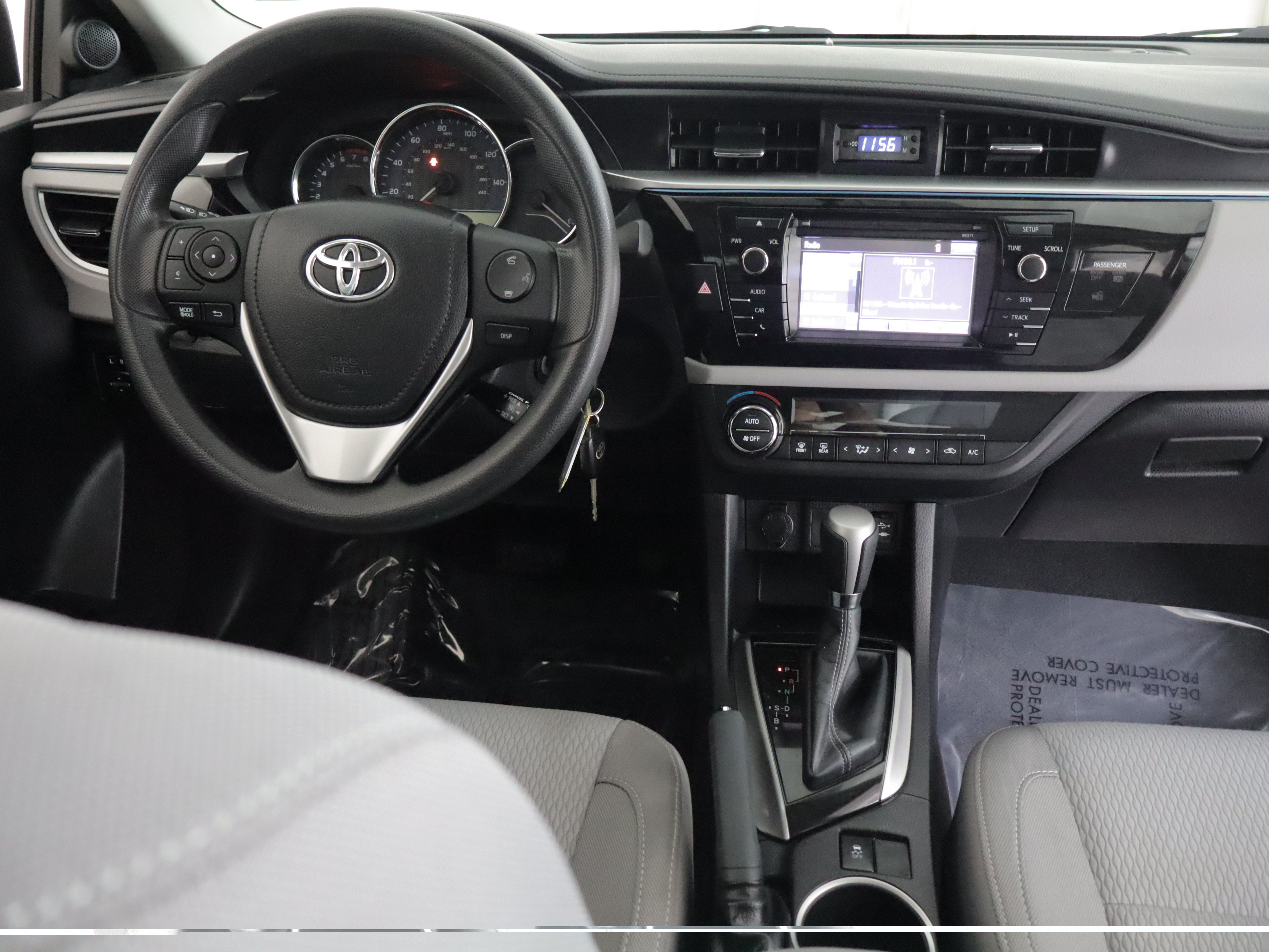 Used 2016 Toyota Corolla LE FWD image 2