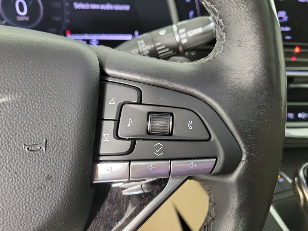 Used 2024 Cadillac Escalade Premium Luxury AWD/4WD image 24