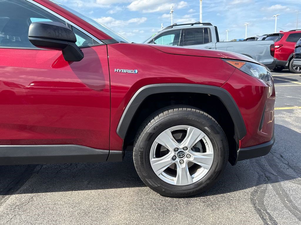 Used 2019 Toyota RAV4 LE w/ Carpet Mat Package AWD/4WD image 15
