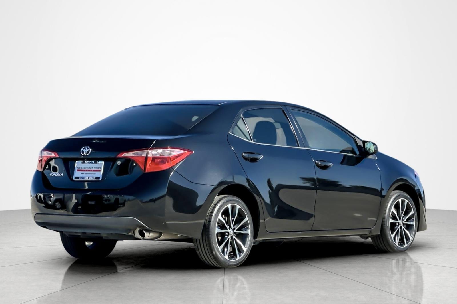Used 2017 Toyota Corolla L w/ Carpet Mat Package (TMS) FWD image 5
