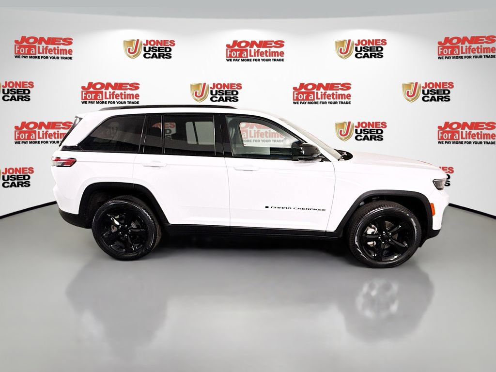 Used 2023 Jeep Grand Cherokee Limited w/ Luxury Tech Group II AWD/4WD image 18