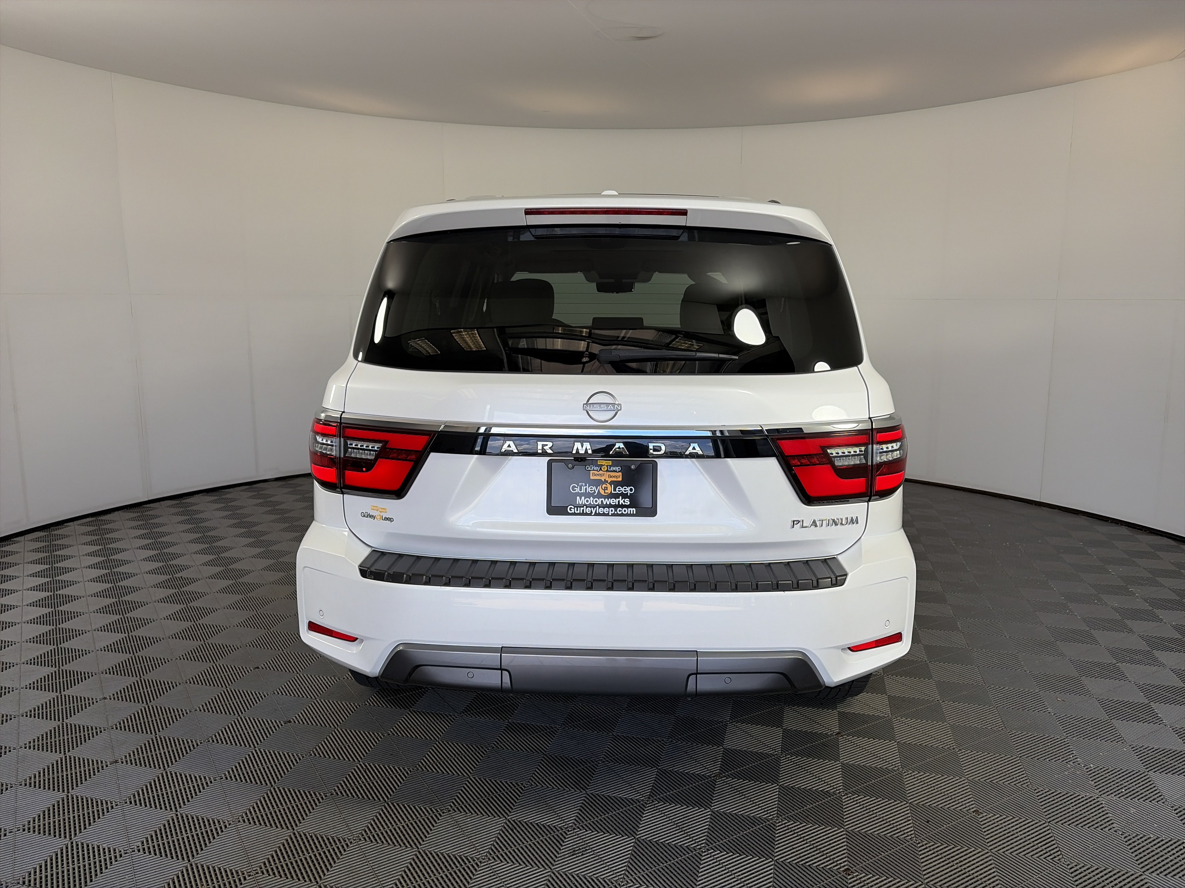 Used 2024 Nissan Armada Platinum w/ Captain's Chairs Package RWD image 5