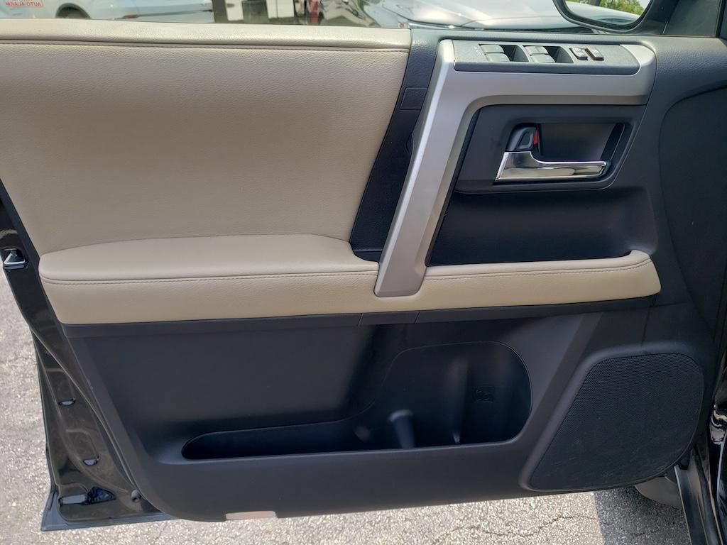 Used 2017 Toyota 4Runner SR5 AWD/4WD image 18