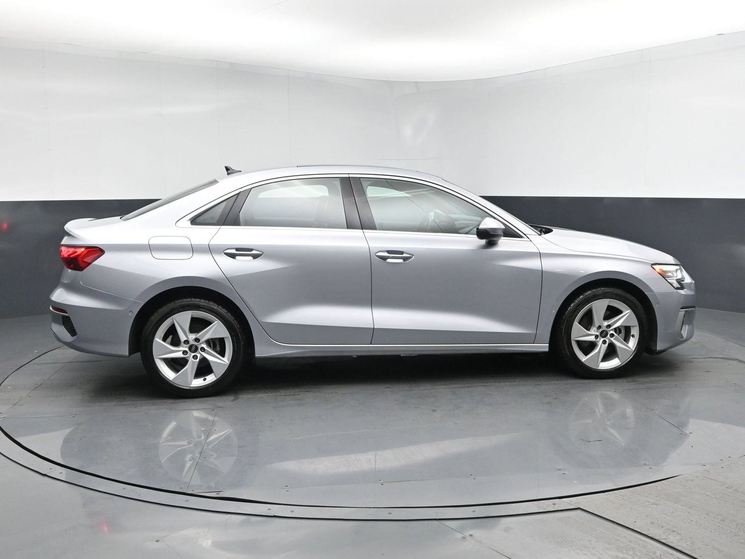 Used 2024 Audi A3 2.0T Premium FWD image 3