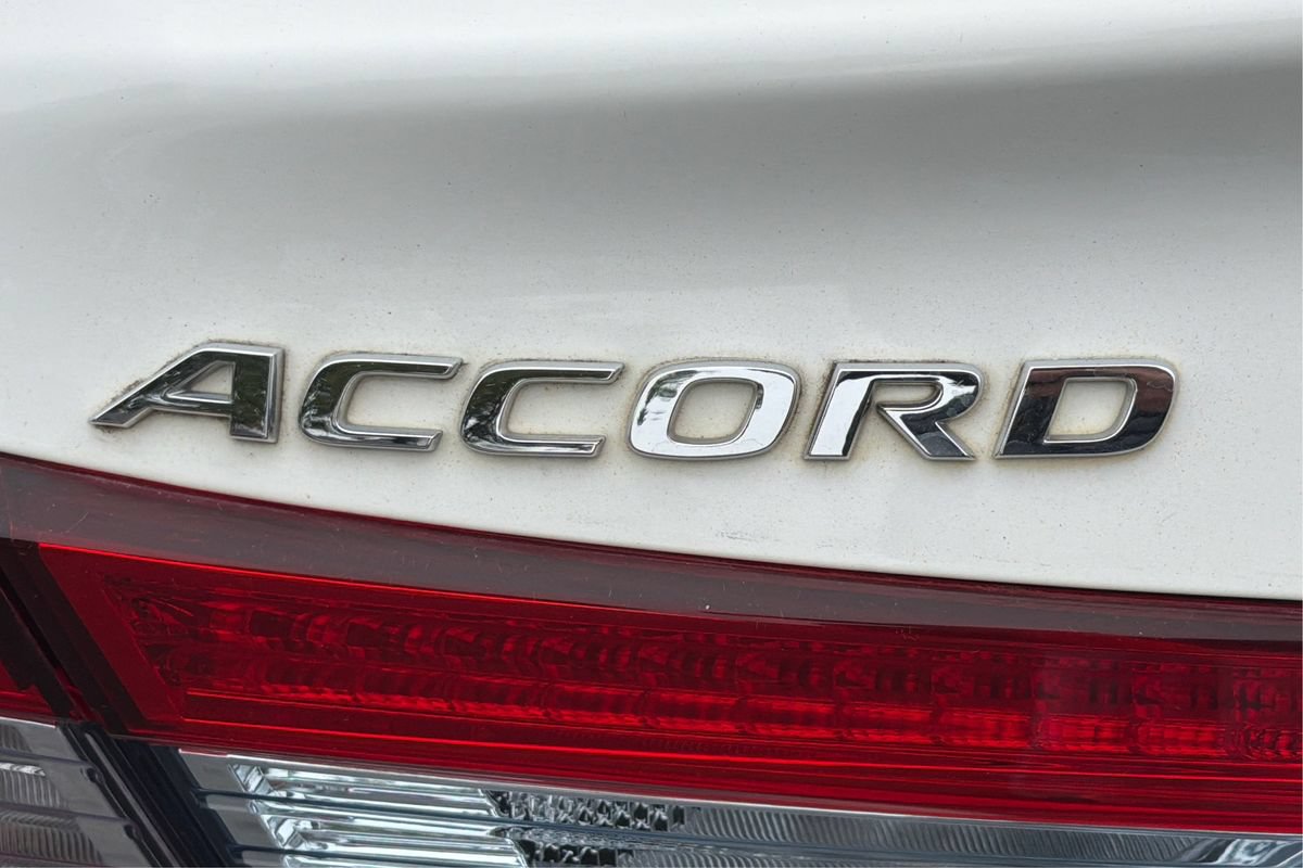 Used 2018 Honda Accord EX image 26