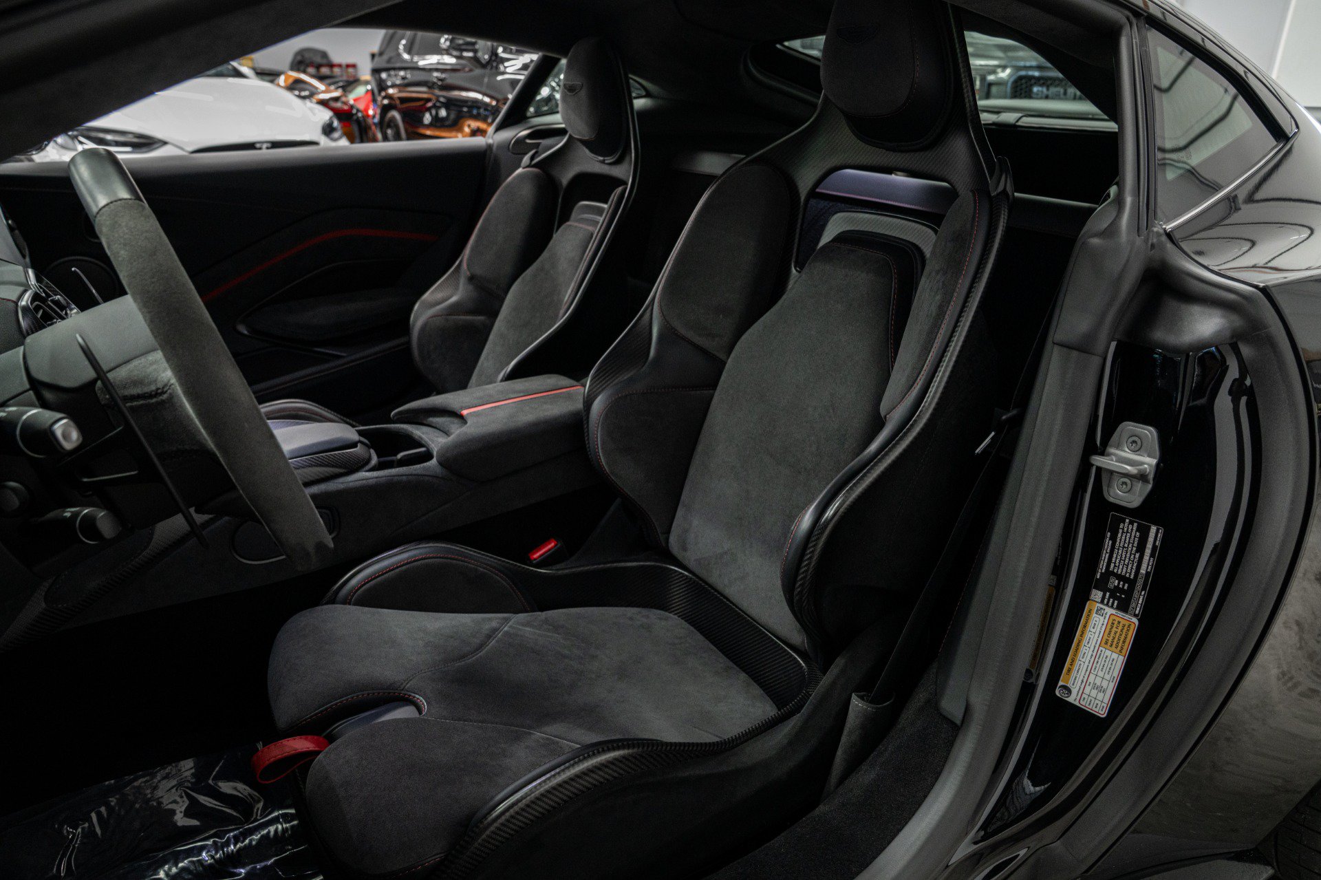 Used 2023 Aston Martin V8 Vantage Coupe RWD image 23
