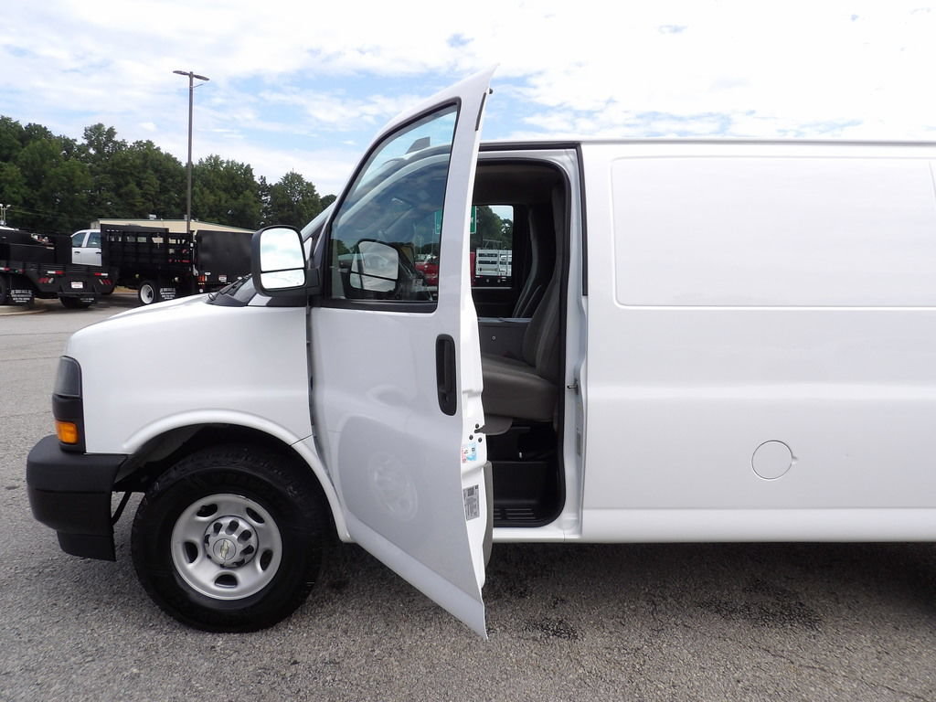 Used 2022 Chevrolet Express 2500 w/ Driver Convenience Package RWD image 13