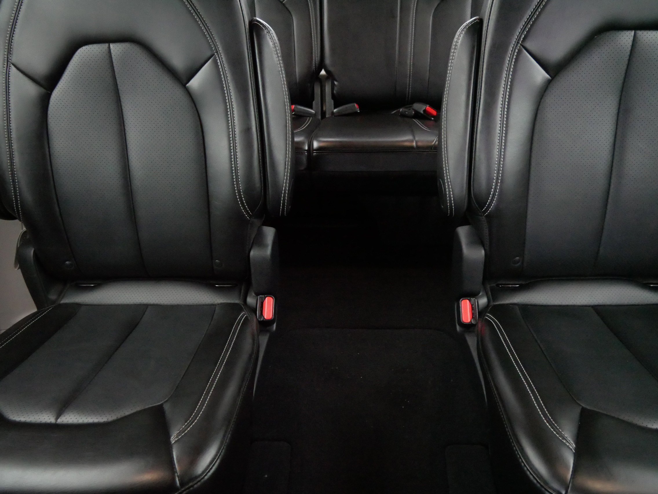 Used 2024 Chrysler Pacifica Touring-L image 13