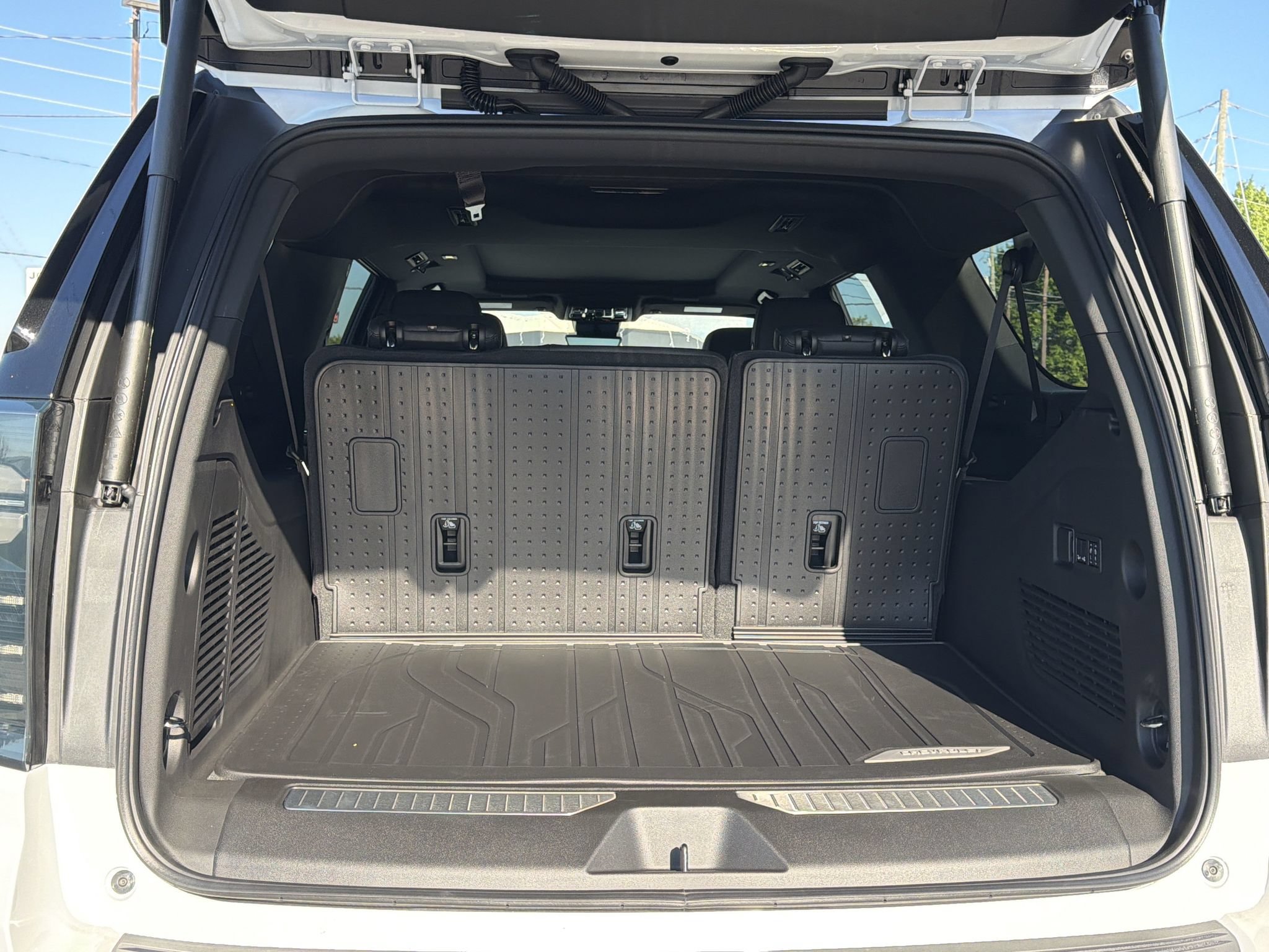 New 2026 Chevrolet Suburban Z71 w/ Z71 Off-Road Package AWD/4WD image 21