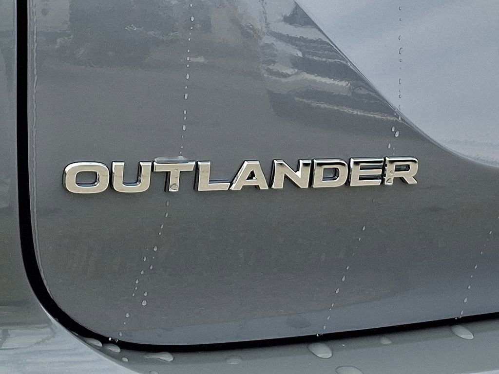 New 2026 Mitsubishi Outlander SE image 13