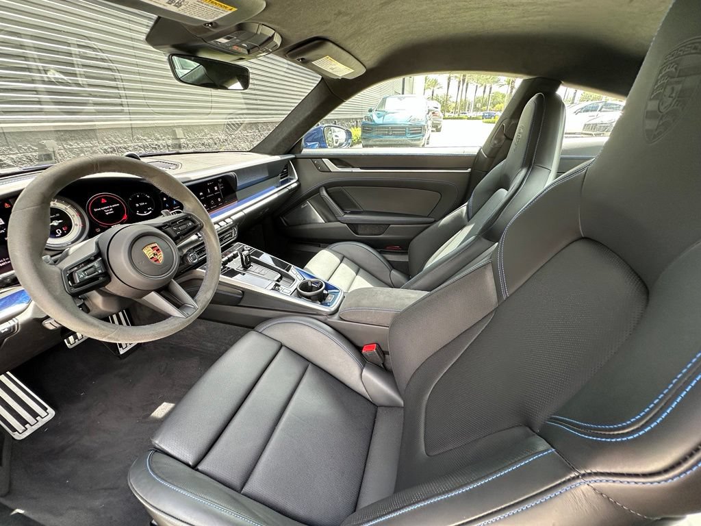 Certified 2025 Porsche 911 Turbo AWD/4WD image 4