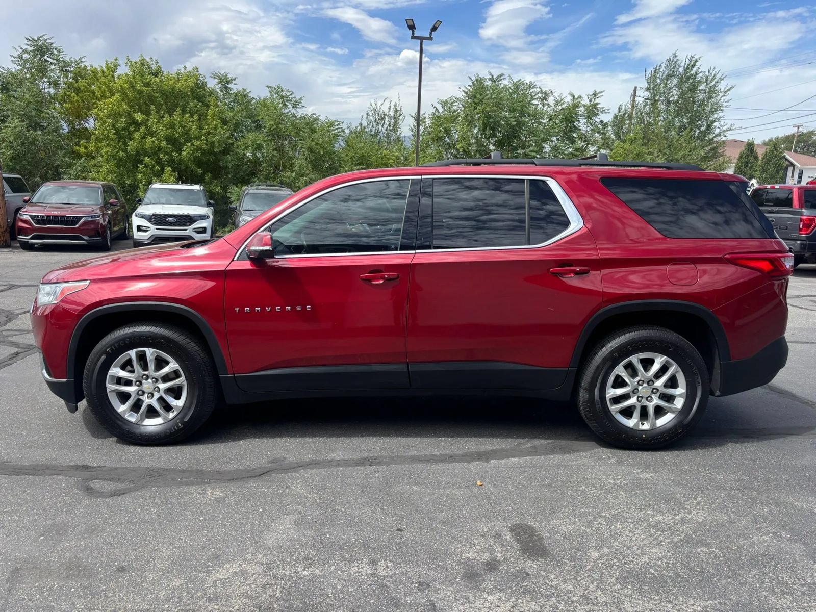 Used 2019 Chevrolet Traverse LT FWD image 4