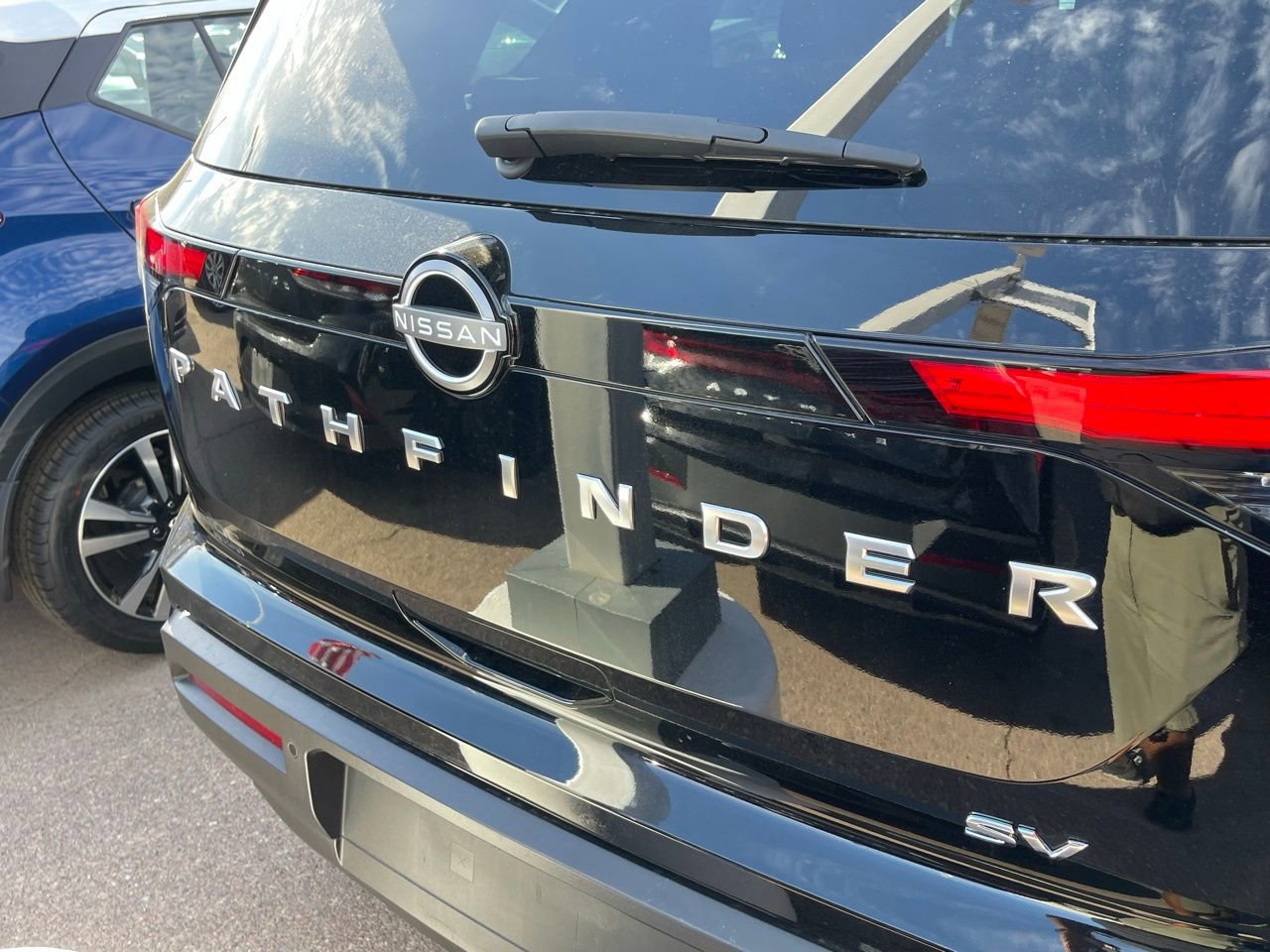 Used 2024 Nissan Pathfinder SV image 9