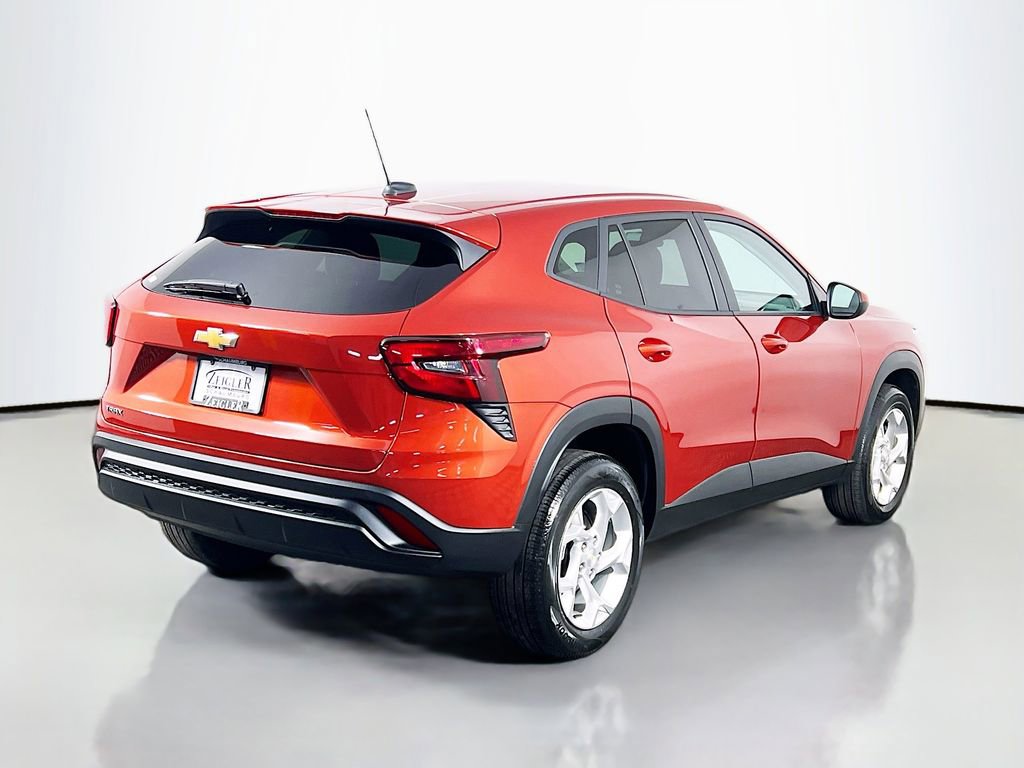 Used 2024 Chevrolet Trax LS w/ LS Convenience Package FWD image 5