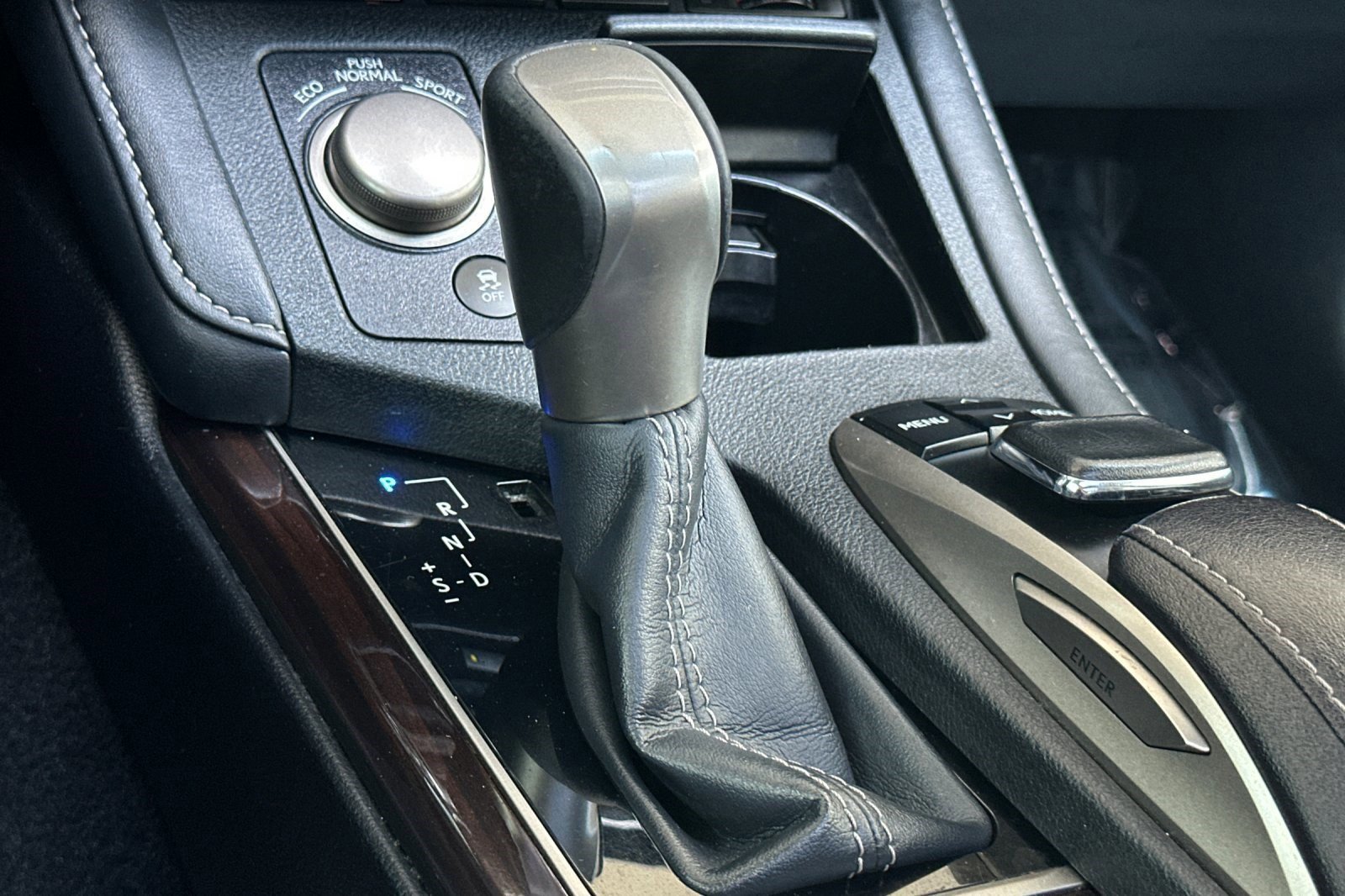 Used 2016 Lexus ES 350 F Sport w/ Luxury Package w/Wood Trim FWD image 17
