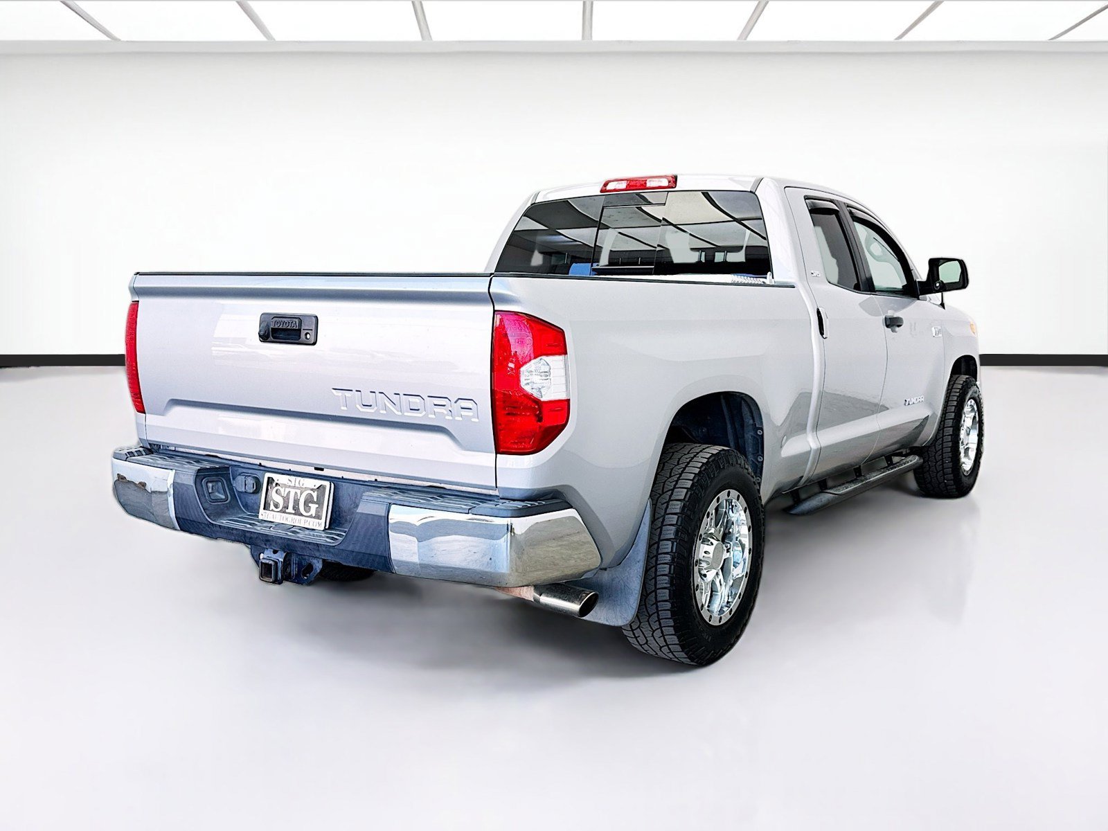 Used 2017 Toyota Tundra SR5 RWD image 4