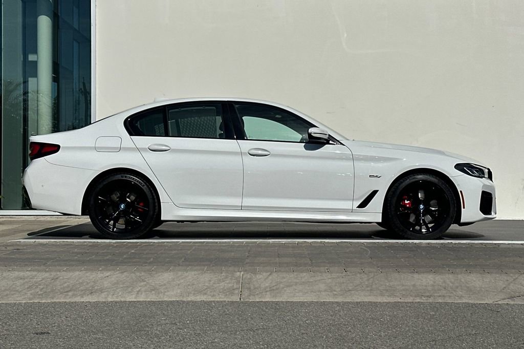 Used 2023 BMW 530e w/ M Sport Package image 2