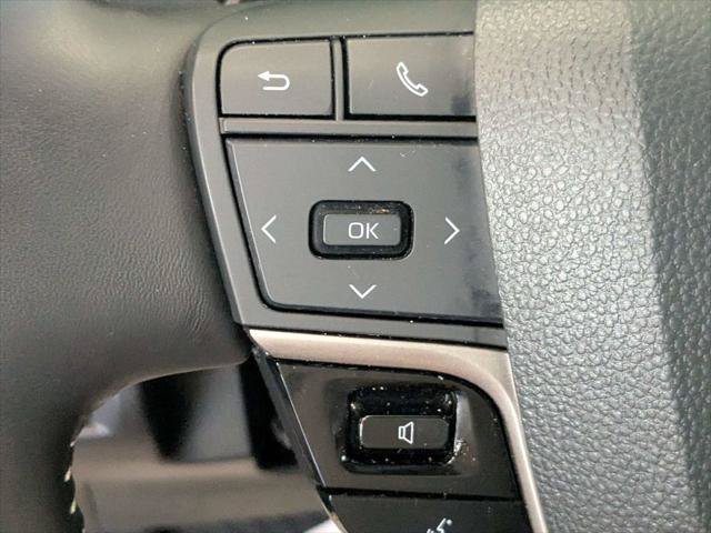 Used 2025 Toyota Camry SE FWD image 18