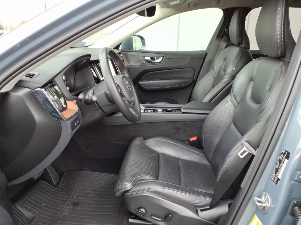 Certified 2023 Volvo XC60 T8 Ultimate w/ Climate Package AWD/4WD image 7