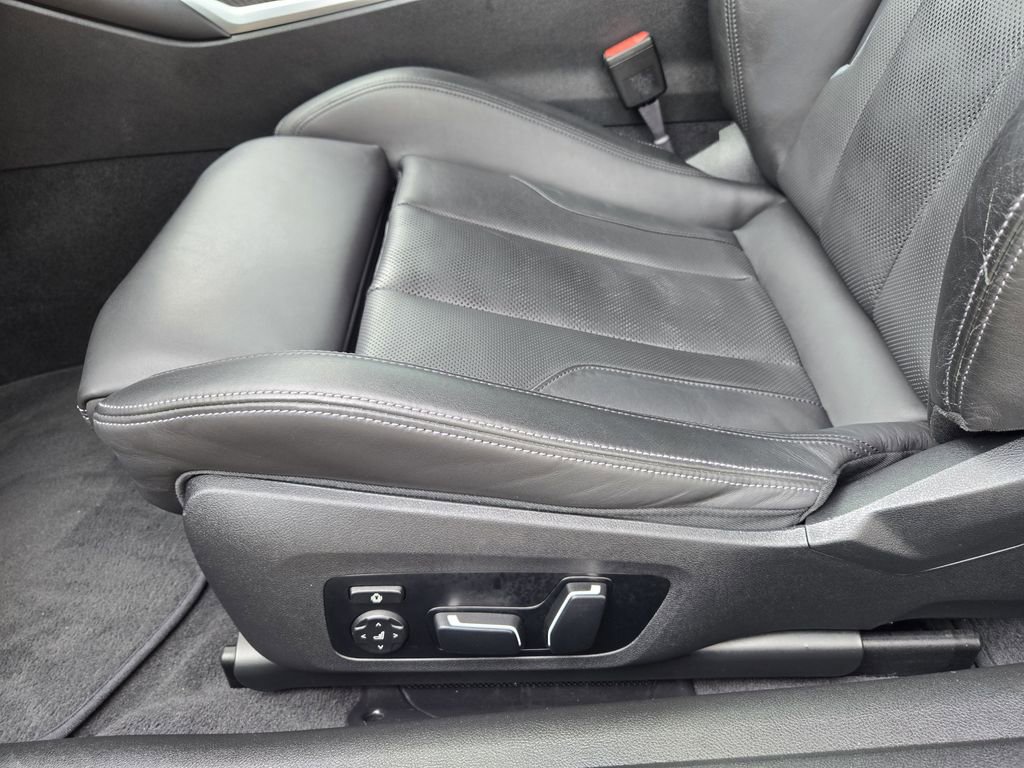 Used 2025 BMW M4 Coupe w/ Executive Package RWD image 21