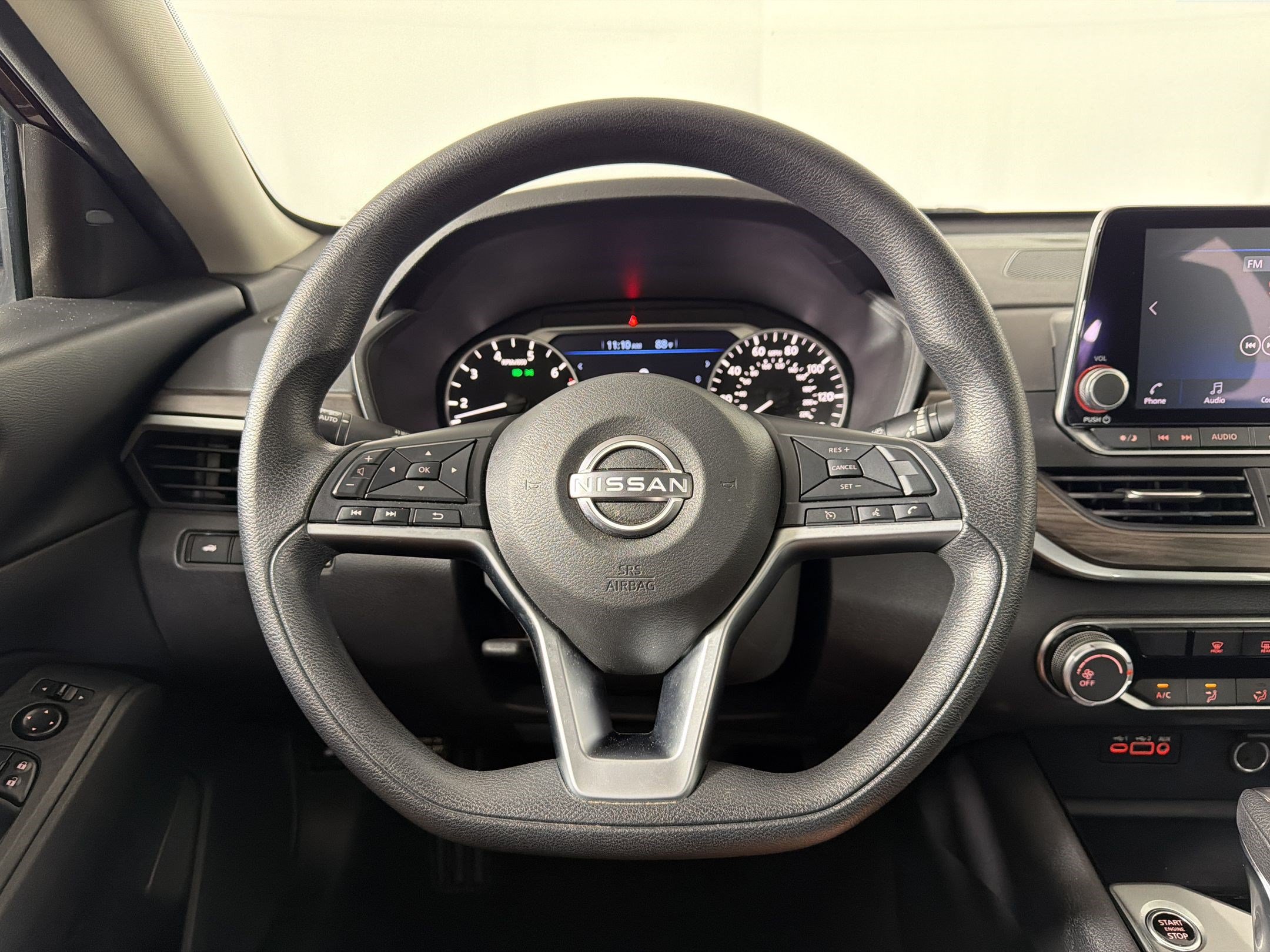 Used 2024 Nissan Altima 2.5 SV FWD image 15