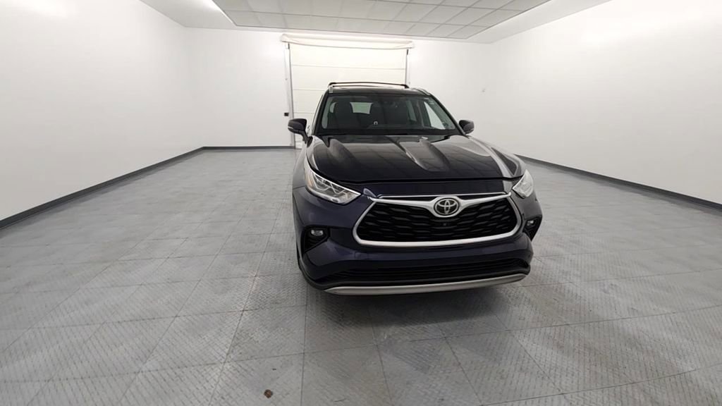 Used 2021 Toyota Highlander Limited image 2