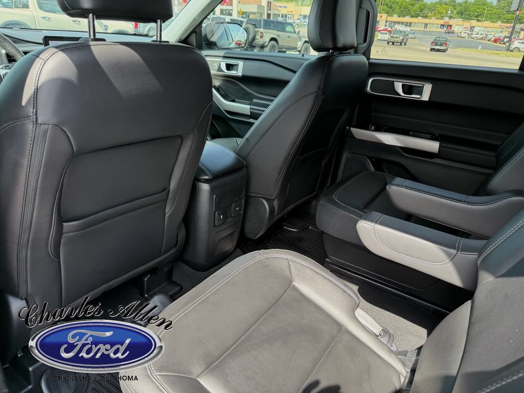 Used 2024 Ford Explorer XLT w/ Equipment Group 202A RWD image 14