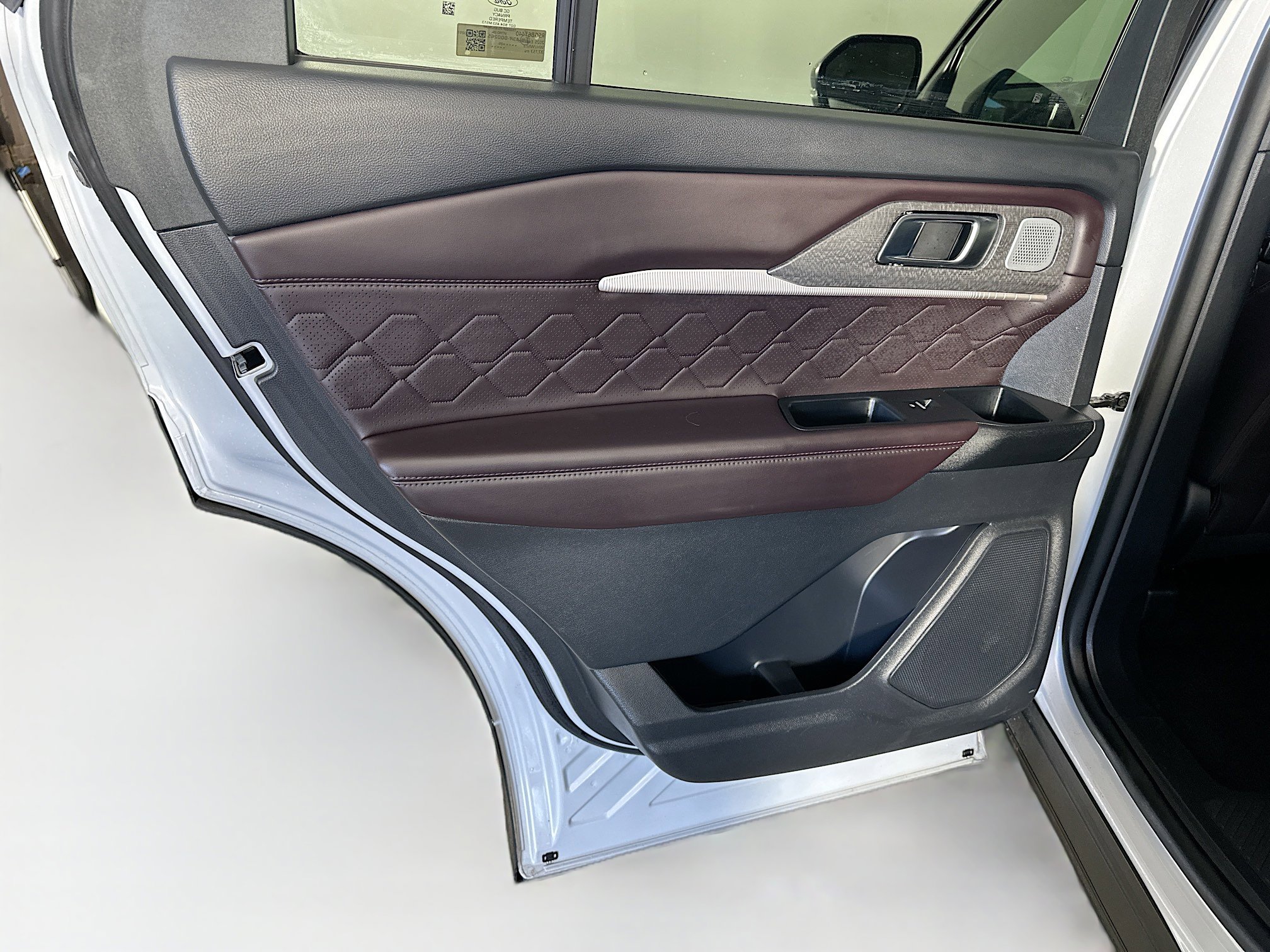 Used 2025 Ford Explorer Platinum w/ LUX Leather Package image 28