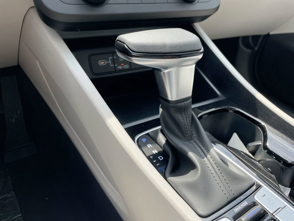 Used 2025 Hyundai Tucson SE image 45