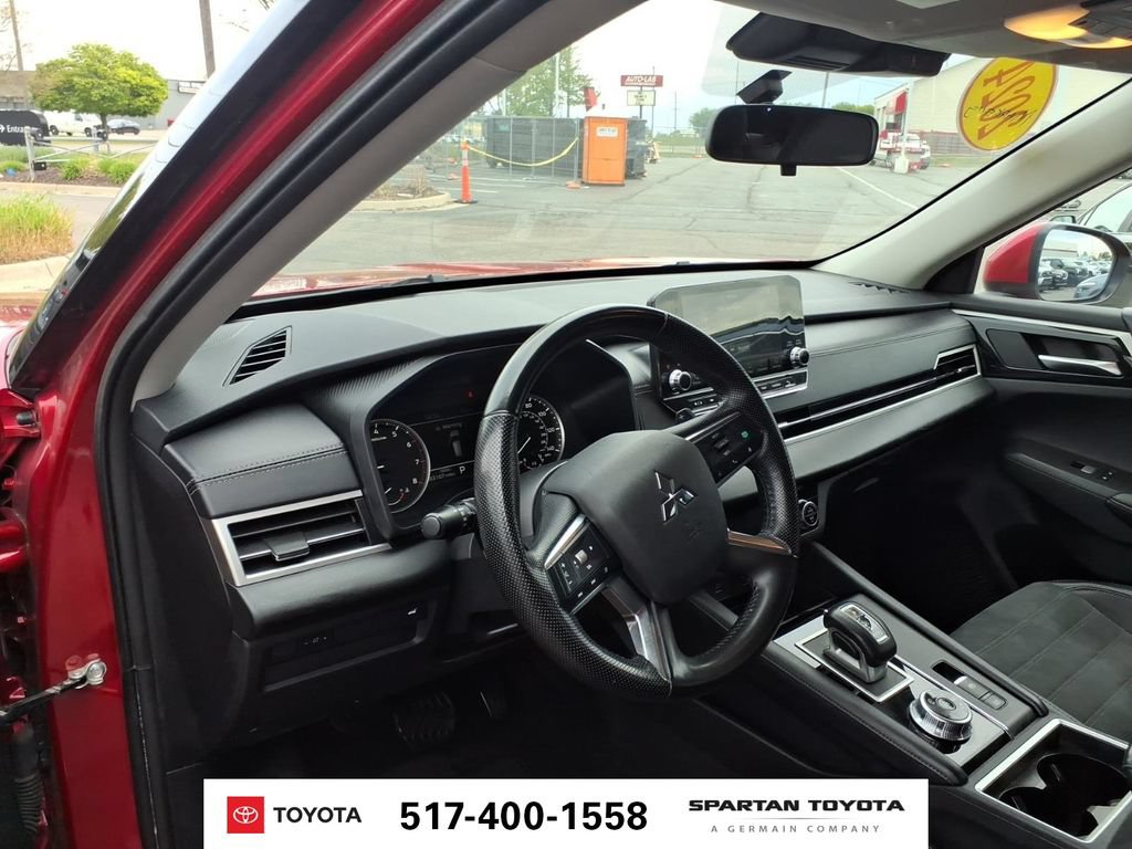 Used 2024 Mitsubishi Outlander SE FWD image 14