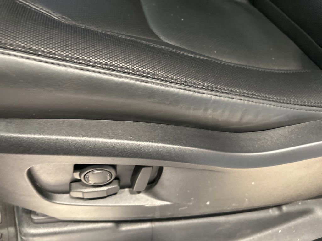 Used 2023 Land Rover Defender 90 X-Dynamic SE image 5