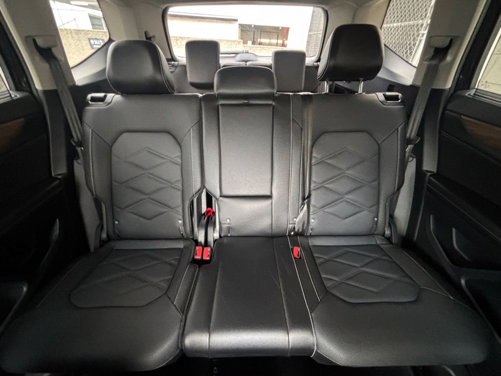 Used 2025 Volkswagen Atlas SE image 39