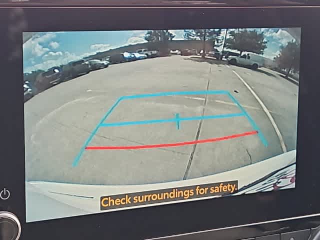 Used 2024 Toyota Highlander XLE FWD image 24