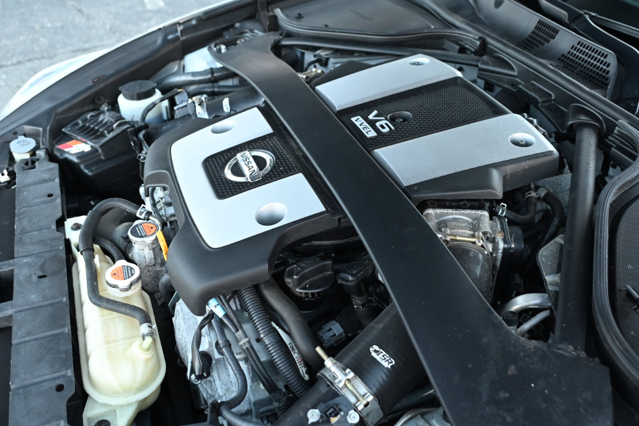 Used 2014 Nissan 370Z Touring w/ Sport Package image 37