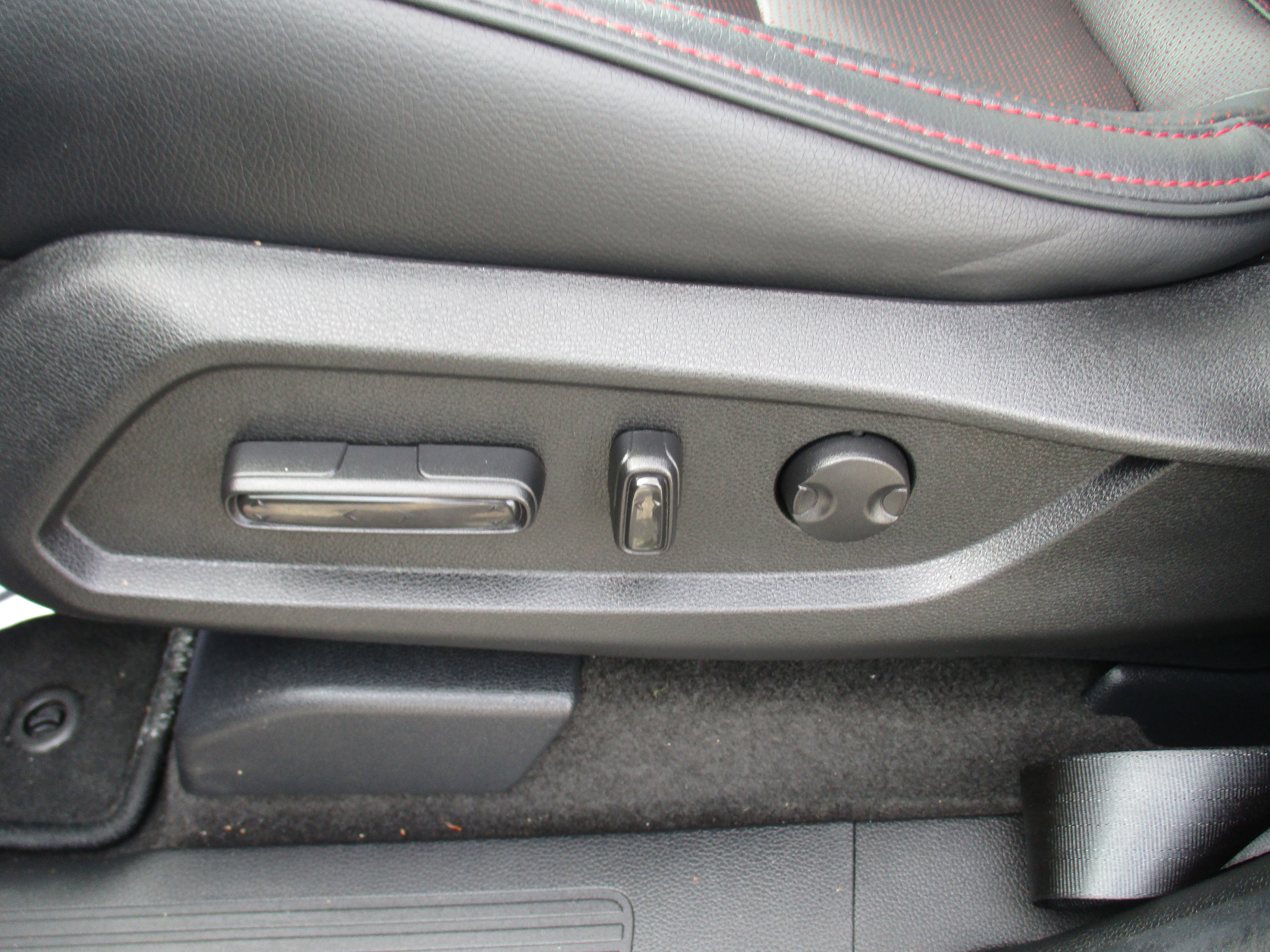Certified 2025 Honda Pilot Black Edition image 16