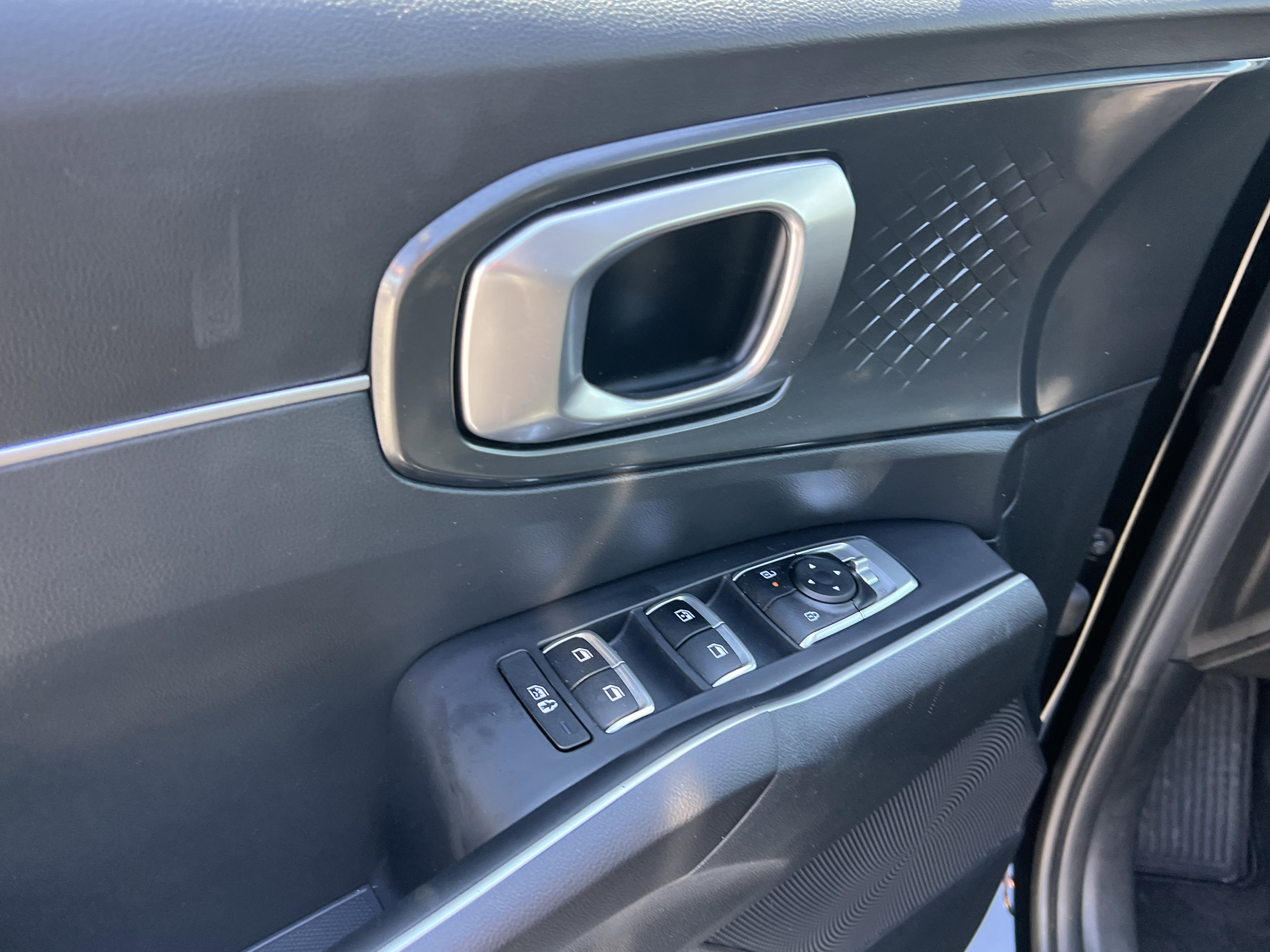 Certified 2025 Kia Sorento S image 22