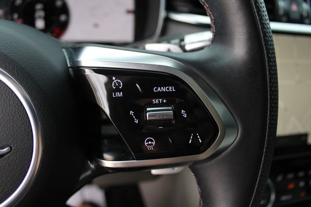 Used 2022 Jaguar F-PACE SVR AWD/4WD image 11
