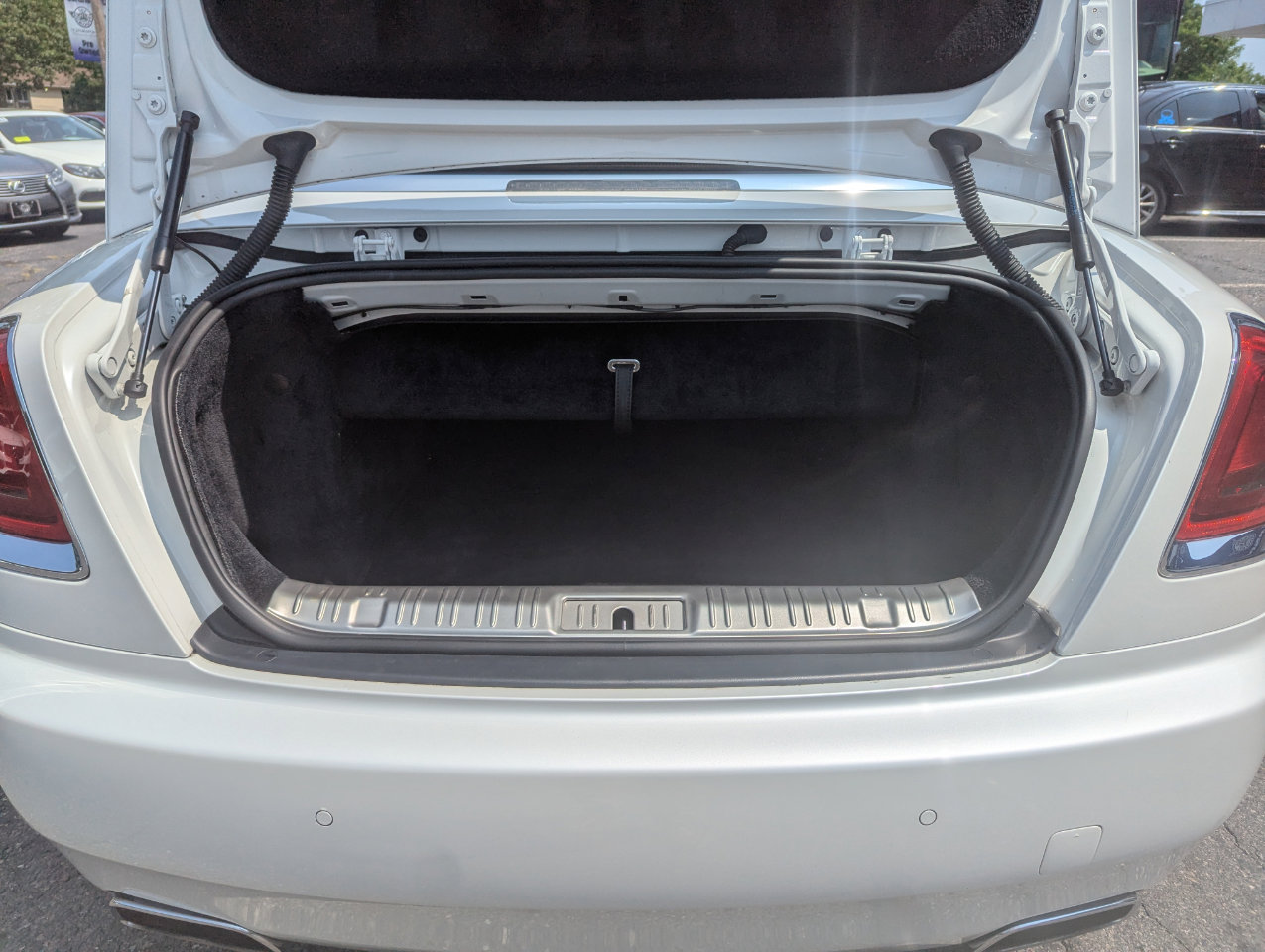 Used 2018 Rolls-Royce Dawn image 51