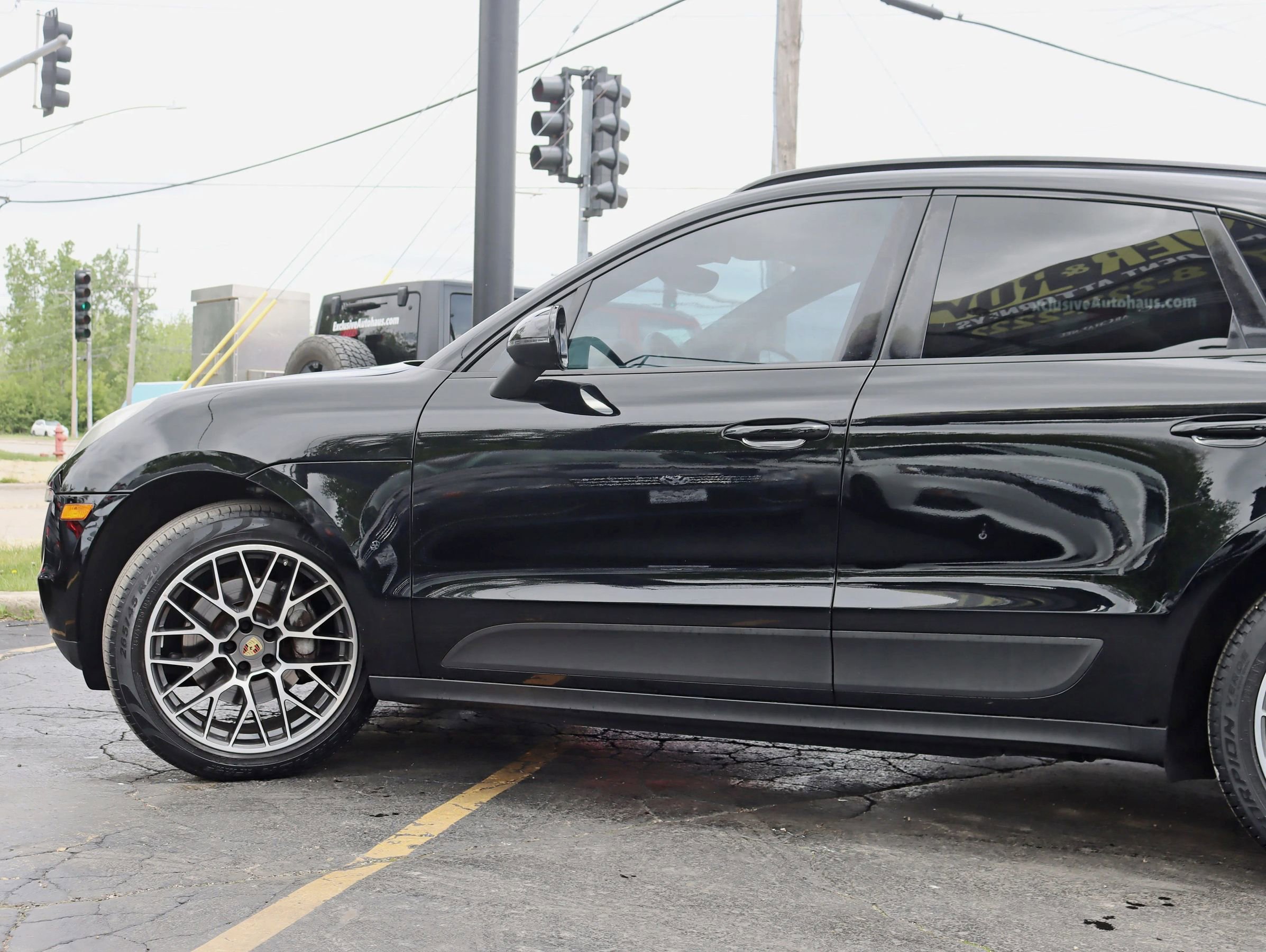 Used 2018 Porsche Macan Sport Edition AWD/4WD image 13