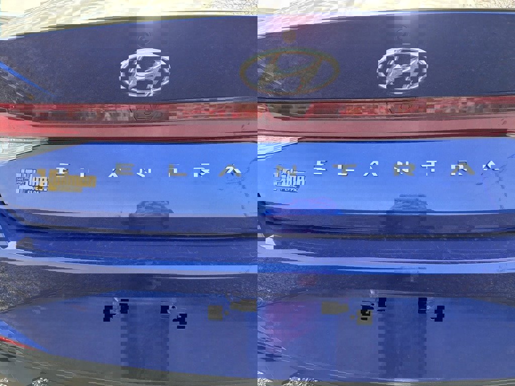 Certified 2022 Hyundai Elantra SEL image 10