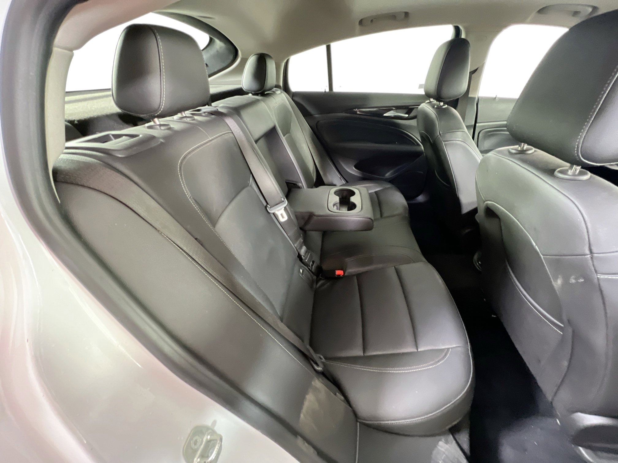 Used 2018 Buick Regal Essence w/ Driver Confidence Package #1 image 28