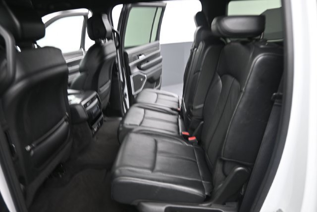 Used 2023 Jeep Wagoneer Series III w/ Preferred Equipment Group AWD/4WD image 16