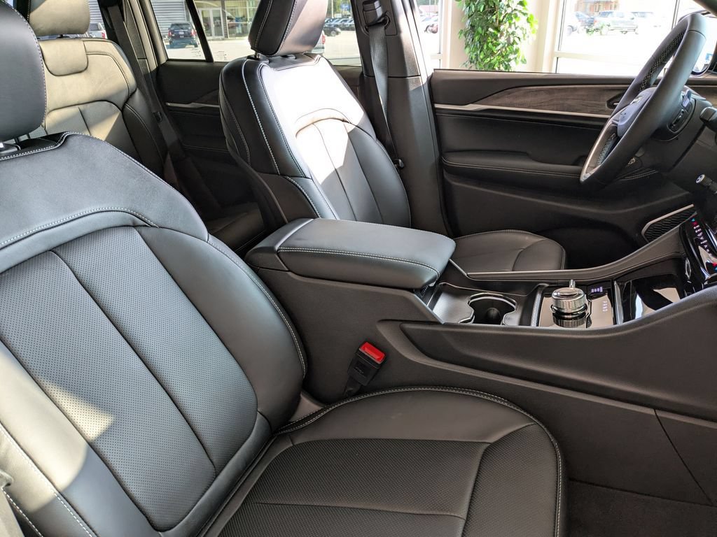 New 2027 Jeep Grand Cherokee Limited AWD/4WD image 6