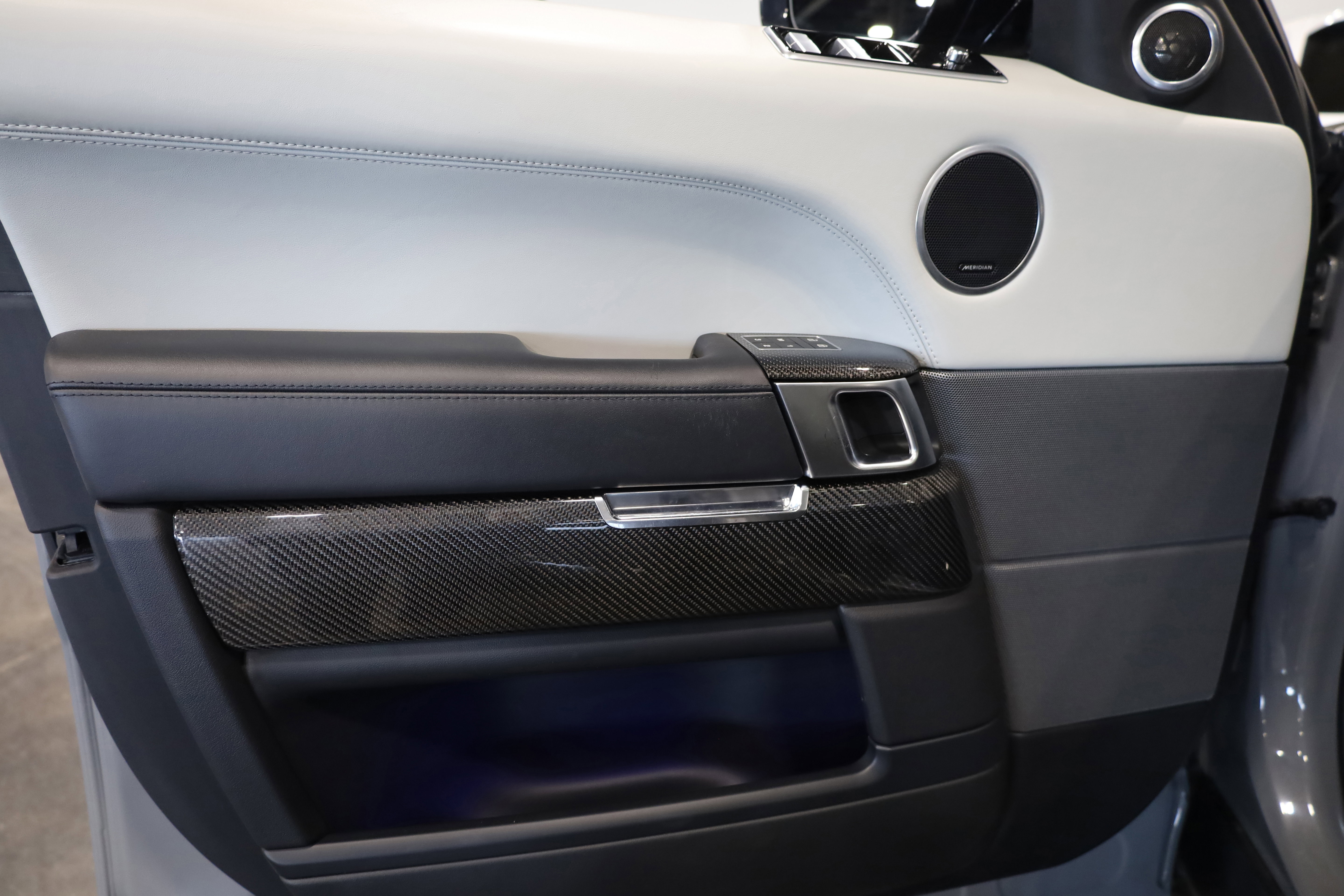 Used 2022 Land Rover Range Rover Sport SVR Carbon Edition image 10