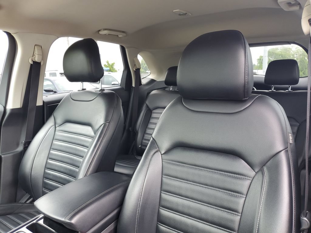 Used 2019 Ford Edge SEL w/ Equipment Group 201A AWD/4WD image 11